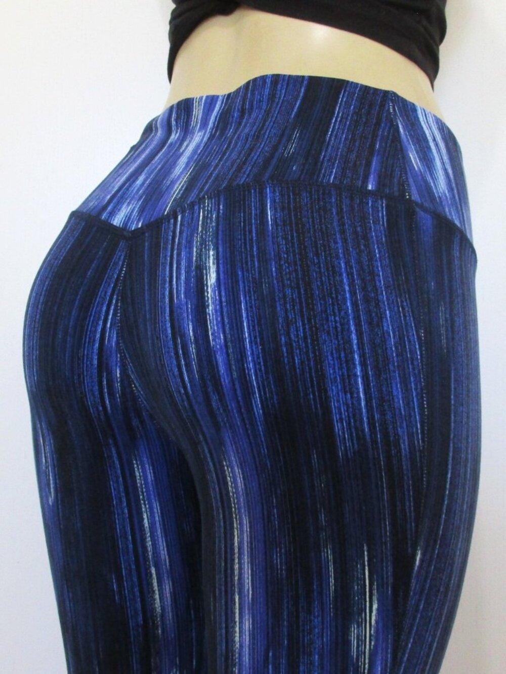 NIKE Active Leggings Size Large DRI Fit Blue Capri